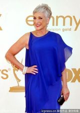 组图：艾美奖红毯 瑞蒂-海勒宝蓝色薄纱裙魅力不减