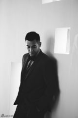 组图：赵文卓拍摄最新时尚大片 展现侠骨柔情