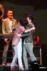 组图：苏打绿小巨蛋激情开唱 Ella现身上台秀舞姿