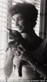 高清图：伊丽莎白-泰勒生前罕见偷拍照曝光