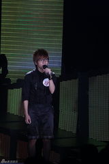 幻灯组图：快男突围赛第五场 “回锅肉”惊险晋级