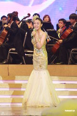 组图：陈思思开唱人气火爆 曾志伟主持twins任嘉宾