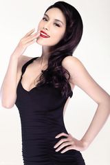 组图：韩丹彤性感亮相台湾男人装 混血风情妩媚迷人