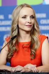 组图：《克鲁德一家》记者会 艾玛斯通靓丽迷人