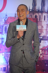 组图：梁家辉称上春晚是人生乐事 自谦表现一般