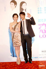 幻灯图：刘亦菲王力宏携手宣传新片 合作亲密无间 