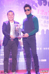 组图：郭富城斑点装亮相 墨镜遮面尽显型男范