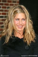 幻灯图：甜姐安妮斯顿做客脱口秀 大展招牌笑容 