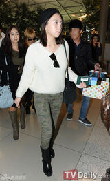 组图：Kara、BEAST、4minute、2NE1等素颜亮相