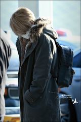 组图：JYJ赴广州宣传亚运 墨镜口罩遮面亮相