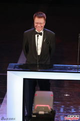 组图：香港金牌摄影师黄岳泰颁奖礼登台致辞