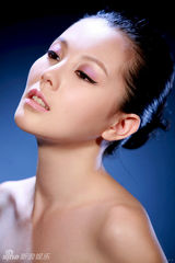 幻灯图：刘雨鑫全新写真 展现多变气质