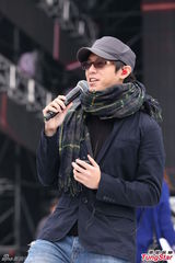 组图：众星轮番跨年彩排 韦礼安刘子千冒冷上阵