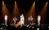 组图：2NE1巡演首尔站台起跑 舞台个性火爆