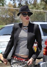 组图：潮妈格温-斯蒂芬妮携儿子出游