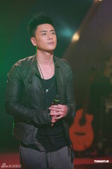 组图：黄宗泽为《劲歌金曲》录影 否认与胡杏儿拍拖