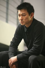 高清图：《未来警察》刘德华范冰冰徐娇合家欢剧照