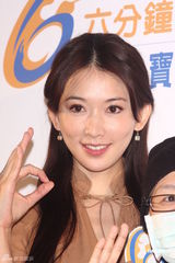 组图：林志玲帅气裤装当导演 称嫁好门比豪门重要