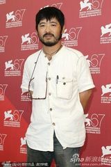 高清图：《极限迷宫》发布会 导演清水崇变蜘蛛人