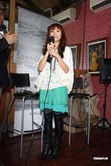 组图：宇珩相隔四年发专辑 马来帮光良戴佩妮祝贺