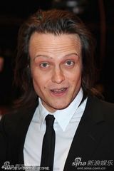 《除了我们还有谁》首映 女星Lena与两男星勾肩搭背