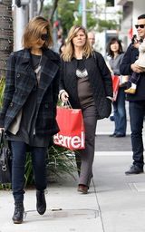 高清组图：杰西卡-阿尔芭全家时尚出游