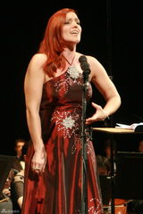 高清图：陕北民歌唱响欧洲 郝歌RNB曲风演绎