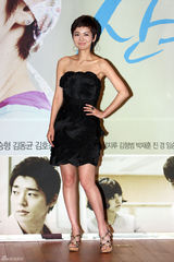 高清组图：韩星张瑞希性感宣传新剧《妇产科》