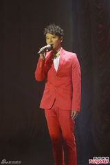 组图：慈善晚会谭咏麟等献唱 港姐冠军亮相庆功