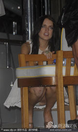 幻灯：琳赛-罗韩抵达戛纳派对 引记者狂拍