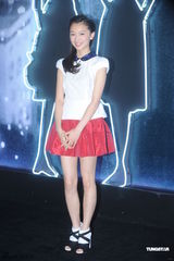 组图：周冬雨短裙俏丽亮相 柏芝性感郭晶晶发福