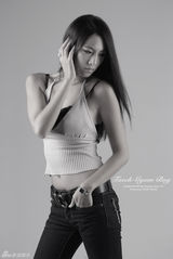高清组图：韩国车模李美贤牛仔裤写真 线条优美