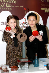 幻灯组图：丁子高情人节陪家人 杨千嬅虎年暂不添丁