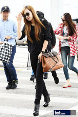 组图：韩团f(x)为K-POP公演现身上海机场