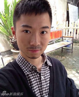 组图：武汉大学胡须男校园中扮美女 羡煞女生