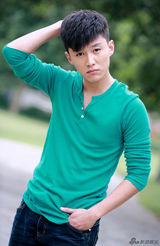 组图：新星代旭写真健康阳光有点萌