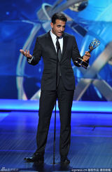 组图：鲍比-坎纳瓦尔获得艾美剧情类最佳男配角