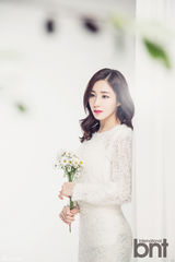 组图：“棒球女神”崔熙拍写真 显典雅之美感