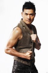 组图：吕良伟现代时尚写真 肌肉健硕风采依然