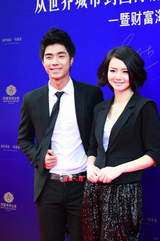 幻灯：张涵予香车美女走三亚 出演宋江父亲支持