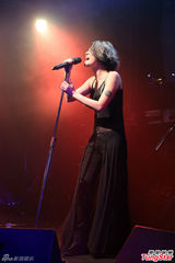 组图：杨乃文酷帅开唱摇滚范 12月发新专辑