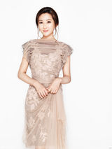 组图：杜若溪裸色纱裙写真 东方女性柔美典雅