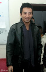 组图：增爱基金答谢相声晚会 汪小菲捧场郭德纲