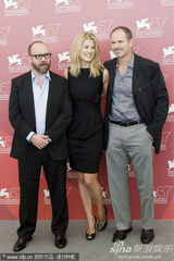 《巴尼的人生》记者会  女演员罗莎蒙德和男星谈笑