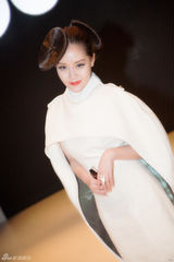 组图：徐海星不惧整容传闻再战时装周