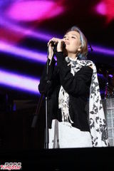 组图：林宥嘉张悬白色时尚音乐节开唱