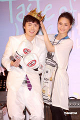 幻灯图：阿娇(钟欣桐)为洪卓立音乐会打气 力挺好友阿Sa(蔡卓妍)