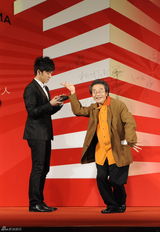 高清组图：戏剧明星现身“壹戏剧大赏2011”红毯