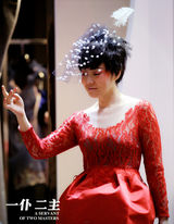 《一仆二主》闫妮造型奇葩 自黑Lady妮妮