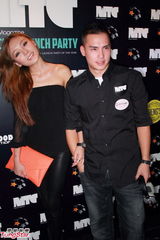 组图：张柏文出席杂志派对 何佩瑜张暖雅比艳